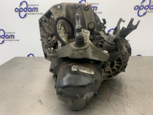 Getriebe van een Renault Clio III (BR/CR) 1.4 16V 2006