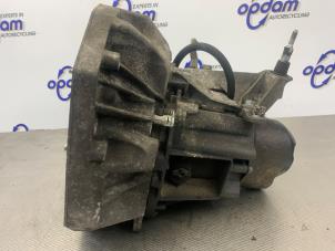 Getriebe van een Renault Clio III (BR/CR) 1.4 16V 2006