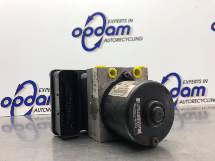 Gebrauchte ABS Pumpe Volkswagen Golf IV (1J1) 1.6 Preis € 100,00 Margenregelung angeboten von Gebr Opdam B.V.