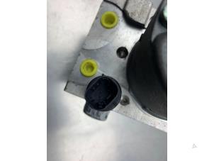 ABS-pump från en Skoda Superb (3U4) 2.8 V6 30V 2004