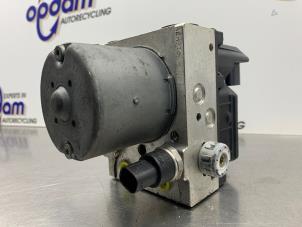 ABS-pump från en Skoda Superb (3U4) 2.8 V6 30V 2004
