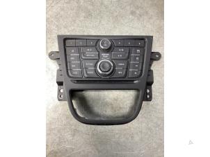 Usagé Panneau commande radio Opel Mokka/Mokka X 1.4 Turbo 16V 4x2 Prix € 60,00 Règlement à la marge proposé par Gebr Opdam B.V.