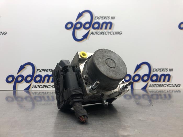 Gebrauchte ABS Pumpe Dacia Logan MCV I (KS) 1.6 MPI 85 Preis € 100,00 Margenregelung angeboten von Gebr Opdam B.V.