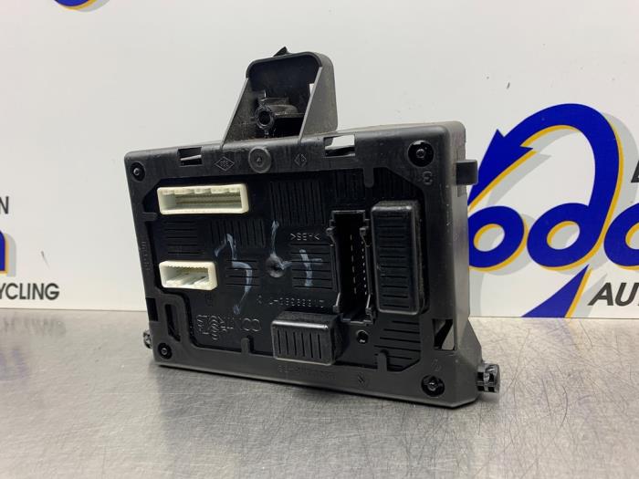 Used Body control computer Renault Clio III (BR/CR) 1.4 16V Price € 50,00 Margin scheme offered by Gebr Opdam B.V.