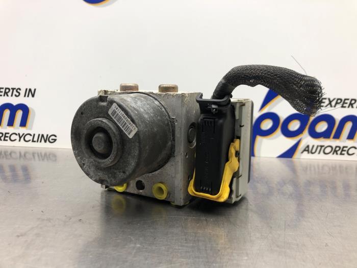 Usagé Bloc ABS Peugeot 206 (2A/C/H/J/S) 1.4 16V Prix € 100,00 Règlement à la marge proposé par Gebr Opdam B.V.