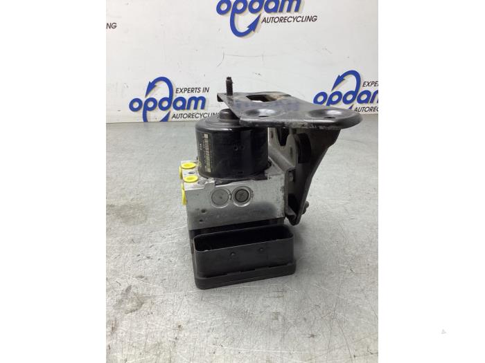 Begagnade ABS-pump Volkswagen Transporter T5 2.0 TDI DRF Pris € 225,00 Marginaltabell erbjuds av Gebr Opdam B.V.