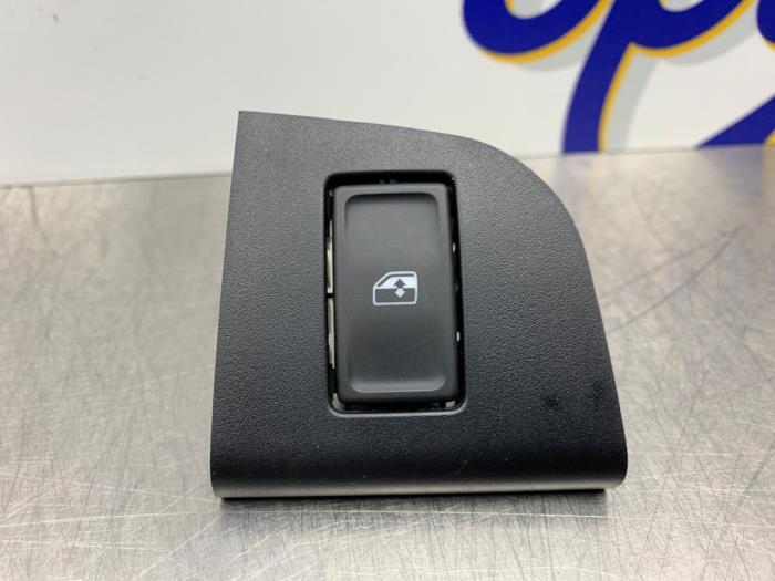 Usados Interruptor de ventanilla eléctrica Skoda Octavia Combi (5EAC) 1.0 TSI 12V Precio € 25,00 Norma de margen ofrecido por Gebr Opdam B.V.