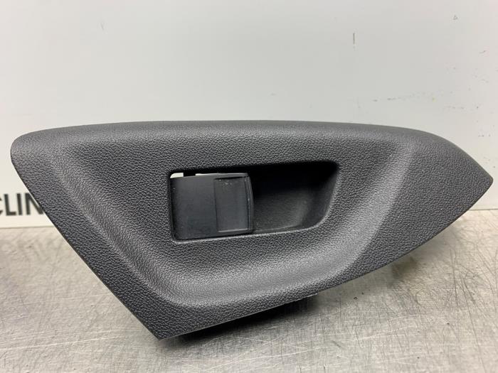 Usados Interruptor de ventanilla eléctrica Toyota Aygo (B40) 1.0 12V VVT-i Precio € 20,00 Norma de margen ofrecido por Gebr Opdam B.V.