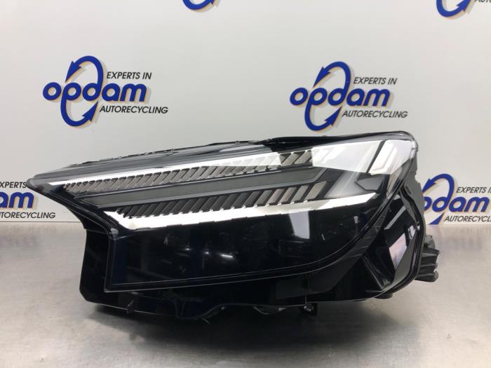 Używane Reflektor lewy Audi Q4 (F4B) 40 e-tron 77 kWh Cena € 950,00 Procedura marży oferowane przez Gebr Opdam B.V.