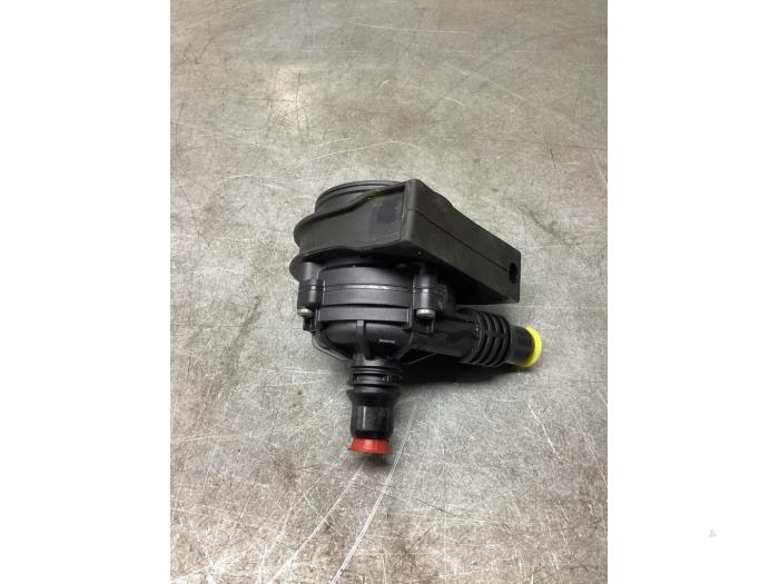 Begagnade Extra vattenpump BMW 2 serie Gran Coupe (F44) 218i 1.5 TwinPower Turbo 12V Pris € 45,00 Marginaltabell erbjuds av Gebr Opdam B.V.