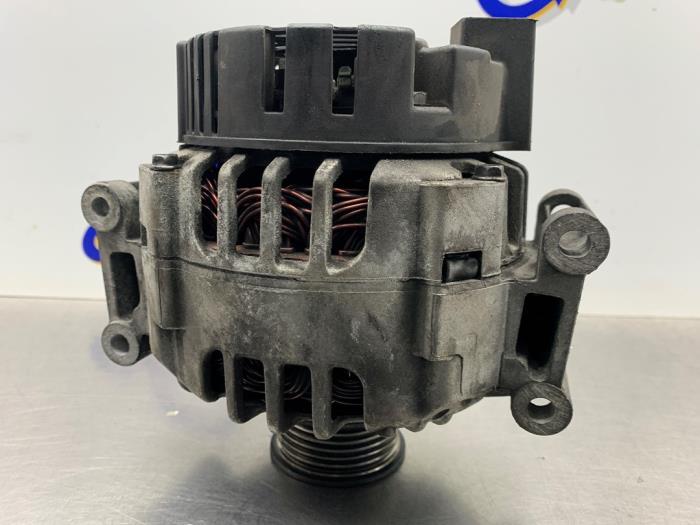 Usagé Dynamo Audi A4 Avant (B7) 2.0 20V Prix € 100,00 Règlement à la marge proposé par Gebr Opdam B.V.
