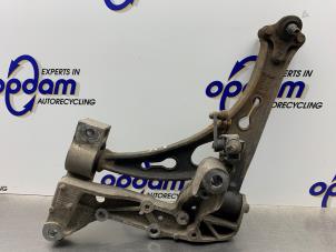 Usados Brazo portante izquierda delante Volkswagen Golf Plus (5M1/1KP) 1.6 FSI 16V Precio € 50,00 Norma de margen ofrecido por Gebr Opdam B.V.