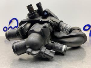 Gebrauchte Thermostatgehäuse Mini Mini (R56) 1.6 16V Cooper Preis € 40,00 Margenregelung angeboten von Gebr Opdam B.V.