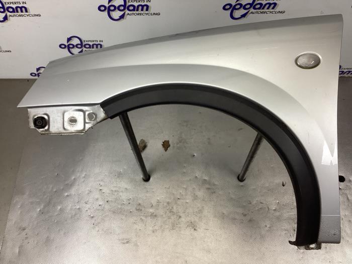 Używane Ekran lewy przód Opel Combo (Corsa C) 1.3 CDTI 16V Cena € 49,00 Procedura marży oferowane przez Gebr Opdam B.V.