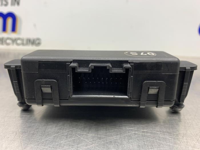 Używane Modul gateway Volkswagen Passat Variant (3C5) 2.0 FSI 16V Cena € 30,00 Procedura marży oferowane przez Gebr Opdam B.V.