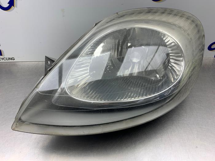 Używane Reflektor lewy Opel Vivaro 2.5 DTI 16V Cena € 30,00 Procedura marży oferowane przez Gebr Opdam B.V.