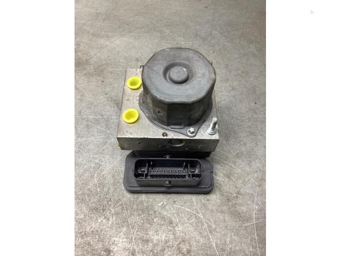 Begagnade ABS-pump Smart Forfour (453) 1.0 12V Pris € 100,00 Marginaltabell erbjuds av Gebr Opdam B.V.