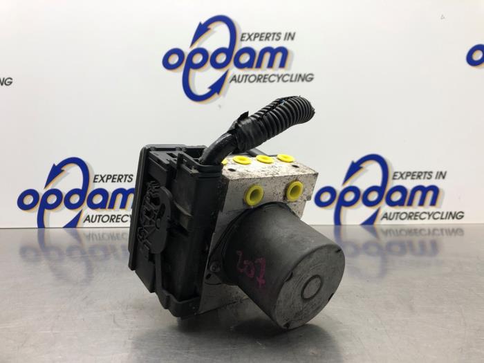 Usagé Pompe ABS Ford Transit 2.2 TDCi 16V Prix € 100,00 Règlement à la marge proposé par Gebr Opdam B.V.