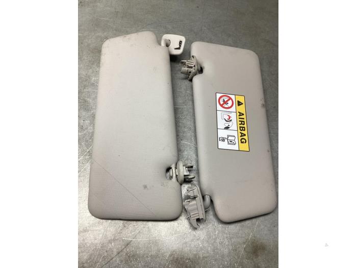Gebrauchte Sonnenblenden-Set Smart Forfour (453) 1.0 12V Preis € 40,00 Margenregelung angeboten von Gebr Opdam B.V.