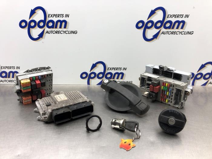 Gebrauchte Steuergerät Motormanagement Fiat Doblo Cargo (223) 1.3 D 16V Multijet DPF Preis € 350,00 Margenregelung angeboten von Gebr Opdam B.V.