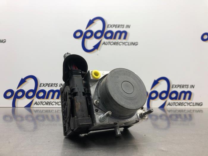 Begagnade ABS-pump Renault Modus/Grand Modus (JP) 1.6 16V Pris € 125,00 Marginaltabell erbjuds av Gebr Opdam B.V.