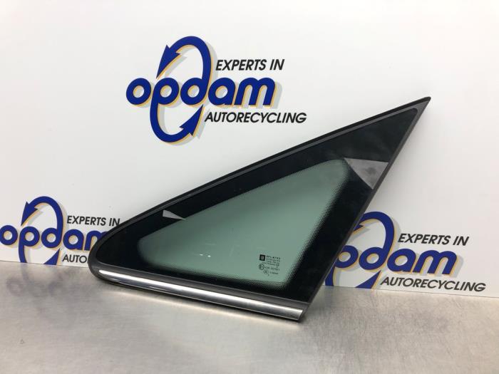 Usados Ventanilla triangular izquierda delante Opel Zafira (M75) 2.2 16V Direct Ecotec Precio € 35,00 Norma de margen ofrecido por Gebr Opdam B.V.