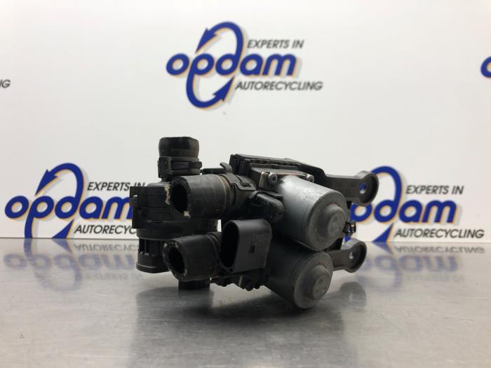 Begagnade Extra vattenpump Audi A6 (C6) 2.0 T FSI 16V Pris € 40,00 Marginaltabell erbjuds av Gebr Opdam B.V.