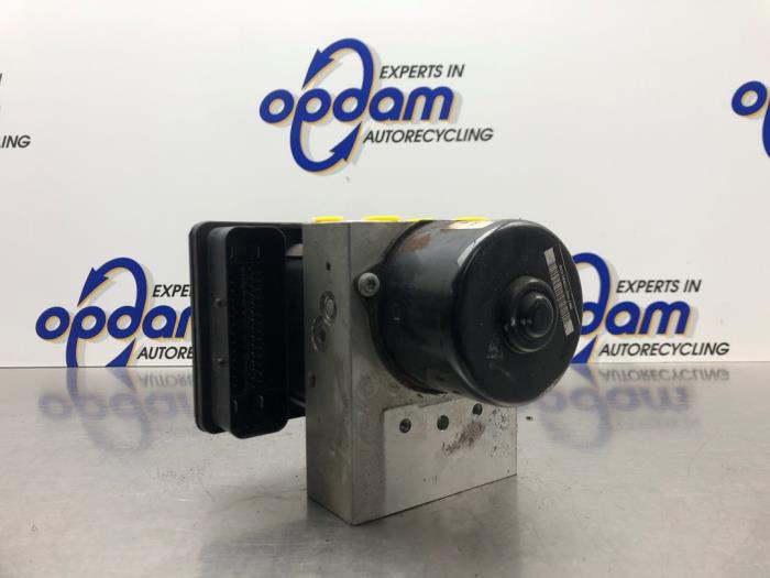 Gebrauchte ABS Pumpe Mercedes CLK (C209) 1.8 200 K 16V Preis € 150,00 Margenregelung angeboten von Gebr Opdam B.V.