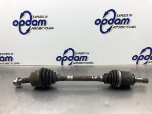 Usados Eje de transmisión izquierda delante Opel Corsa D 1.3 CDTi 16V ecoFLEX Precio € 50,00 Norma de margen ofrecido por Gebr Opdam B.V.