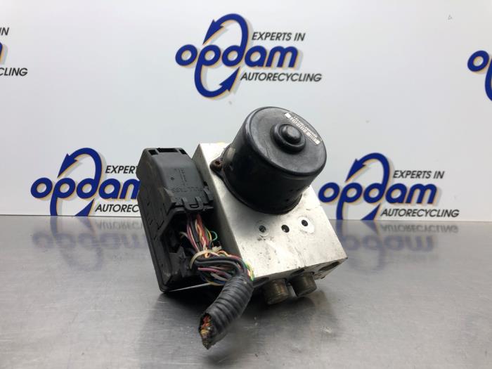 Begagnade ABS-pump Jaguar S-type (X200) 2.5 V6 24V Pris € 250,00 Marginaltabell erbjuds av Gebr Opdam B.V.