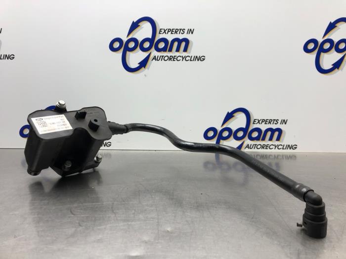 Usagé Ventilation carter Ford Fiesta 7 1.0 EcoBoost 12V Prix € 25,00 Règlement à la marge proposé par Gebr Opdam B.V.
