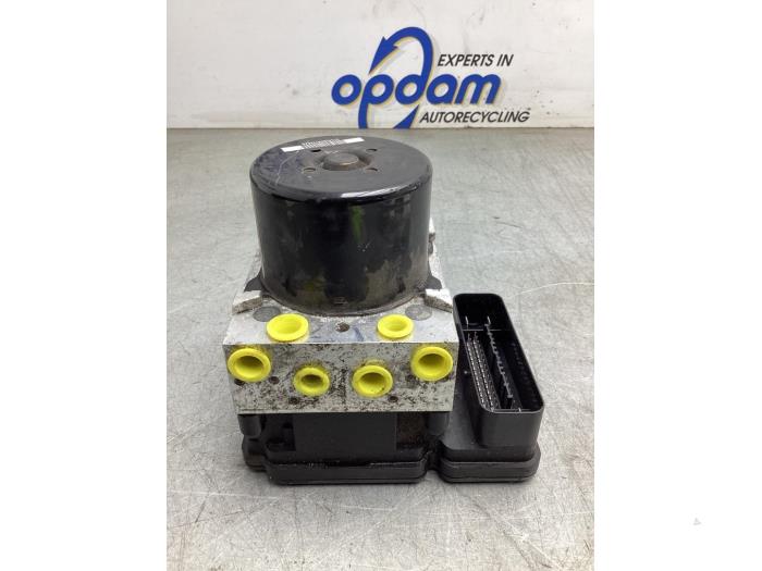 Usagé Bloc ABS Ford Transit Connect (PJ2) 1.6 TDCi 16V 95 Prix € 181,50 Prix TTC proposé par Gebr Opdam B.V.