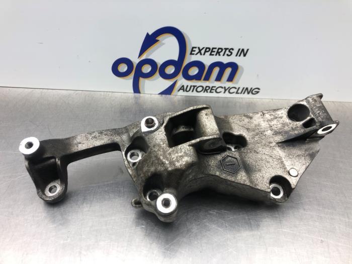 Usagé Support dynamo bas Citroen C4 Cactus (0B/0P) 1.2 PureTech 110 12V Prix € 35,00 Règlement à la marge proposé par Gebr Opdam B.V.