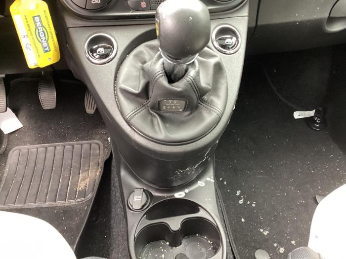 Usados Interruptor de ventanilla eléctrica Fiat 500 (312) 1.0 Hybrid Precio € 40,00 Norma de margen ofrecido por Gebr Opdam B.V.