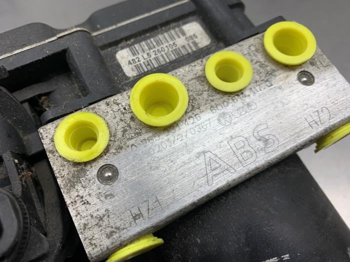 ABS Pumpe van een Seat Ibiza III (6L1) 1.4 16V 100 2005