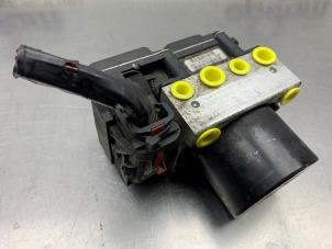 ABS Pumpe van een Seat Ibiza III (6L1) 1.4 16V 100 2005