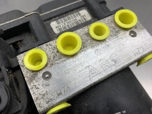 ABS Pumpe van een Seat Ibiza III (6L1) 1.4 16V 100 2005