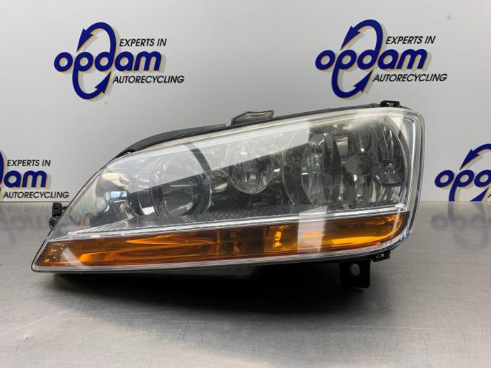 Używane Reflektor lewy Fiat Multipla (186) 1.6 16V 100 SX,ELX Cena € 50,00 Procedura marży oferowane przez Gebr Opdam B.V.