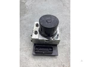 Usados Bomba ABS Volkswagen Polo V (6R) 1.2 TDI 12V BlueMotion Precio € 50,00 Norma de margen ofrecido por Gebr Opdam B.V.