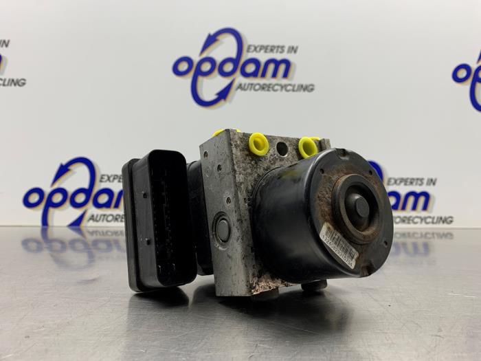 Begagnade ABS-pump Opel Astra H (L48) 1.6 16V Twinport Pris € 150,00 Marginaltabell erbjuds av Gebr Opdam B.V.