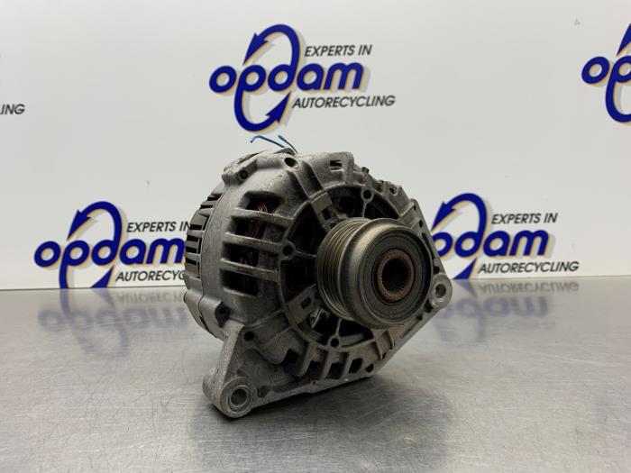 Begagnade Dynamo Volkswagen Passat Variant (3B6) 2.0 20V Pris € 75,00 Marginaltabell erbjuds av Gebr Opdam B.V.