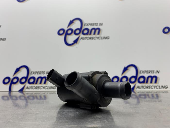 Begagnade Extra vattenpump Volkswagen Golf VI (5K1) 1.2 TSI BlueMotion Pris € 25,00 Marginaltabell erbjuds av Gebr Opdam B.V.