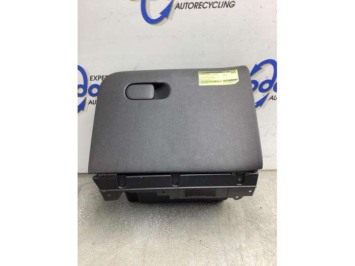 Begagnade Handskfack Citroen C3 Picasso (SH) 1.2 12V PureTech 110 Pris € 40,00 Marginaltabell erbjuds av Gebr Opdam B.V.