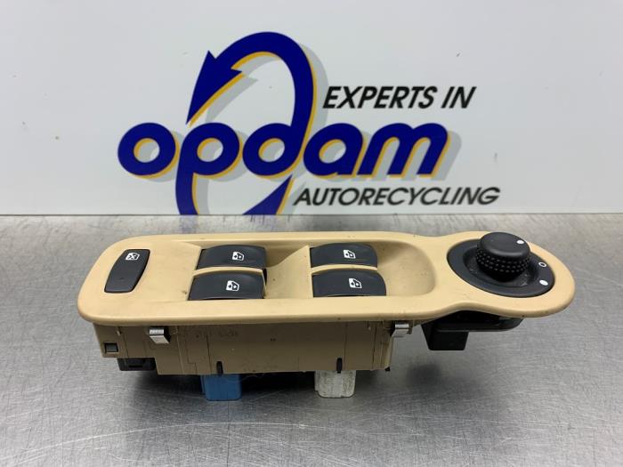 Usados Interruptor de ventanilla eléctrica Renault Modus/Grand Modus (JP) 1.6 16V Precio € 50,00 Norma de margen ofrecido por Gebr Opdam B.V.