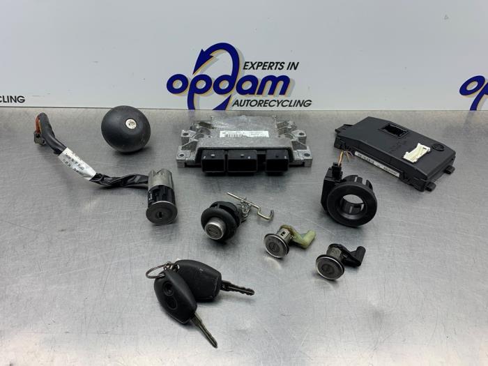 Used Engine management computer Dacia Sandero I (BS) 1.2 16V Price € 300,00 Margin scheme offered by Gebr Opdam B.V.