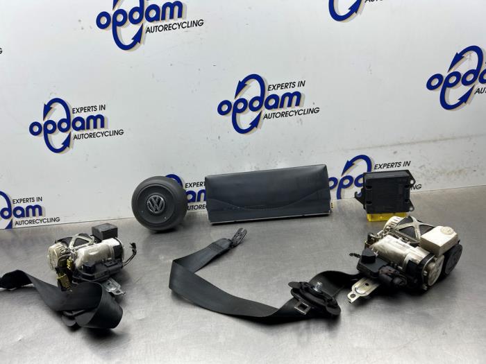 Begagnade Airbagset + modul Volkswagen Golf VII (AUA) 1.4 TSI 16V Pris € 999,00 Marginaltabell erbjuds av Gebr Opdam B.V.