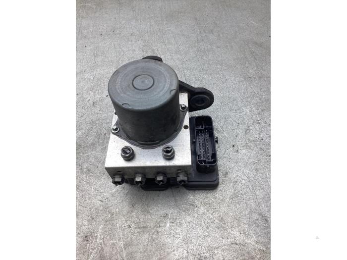 Usagé Pompe ABS Volkswagen Polo VI (AW1) 1.0 TSI 12V Prix € 150,00 Règlement à la marge proposé par Gebr Opdam B.V.