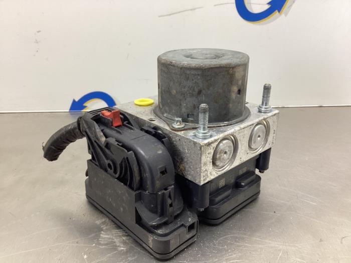 Gebrauchte ABS Pumpe Skoda Fabia II Combi 1.2 TDI 12V Greenline Preis € 125,00 Margenregelung angeboten von Gebr Opdam B.V.