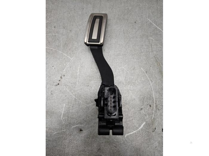 Gaspedalsensor från en Skoda Kodiaq 1.5 TSI 150 ACT 16V 2023