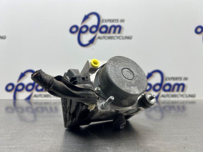 Używane Pompa ABS Daihatsu Cuore (L251/271/276) 1.0 12V DVVT Cena € 125,00 Procedura marży oferowane przez Gebr Opdam B.V.